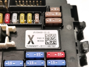 Tesla Model X X (2015–2026) Kaitsmekarp salongis 1034409-01-B - 3