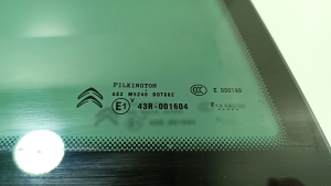 Citroen DS4 (2011–2018) Rear side door glass - 2