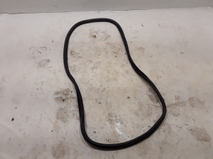   Joint d’étanchéité de porte arrière (sur la porte)  - 7468930 