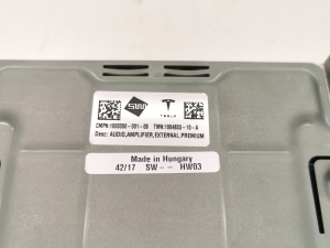 Tesla Model X X (2015–2026) Audio amplifier 1004833-10-A - 4