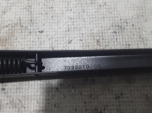  Windshield wiper blade 