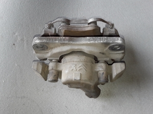  Front brake caliper 