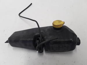  Windscreen washer tank front 