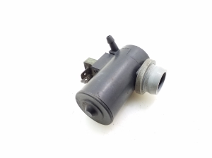 TOYOTA Yaris (2005–2011) Front windshield washer pump - 4