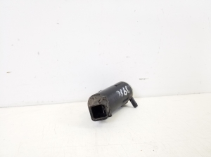 Kia Sportage (2010–2016) Front windshield washer pump 985102S000 - 2