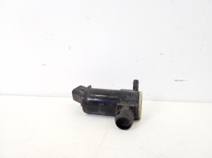 Kia Sportage (2010–2016) Front windshield washer pump 985102S000 - 3