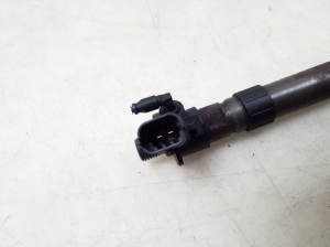  Fuel injector 