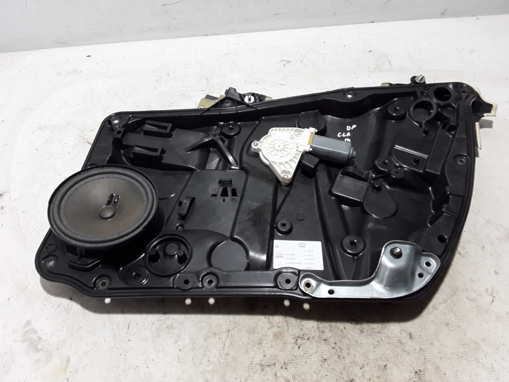 MERCEDES-BENZ CLA-Class C117 (2013-2016) Lève-vitre de porte avant droite A1177200279 21070662