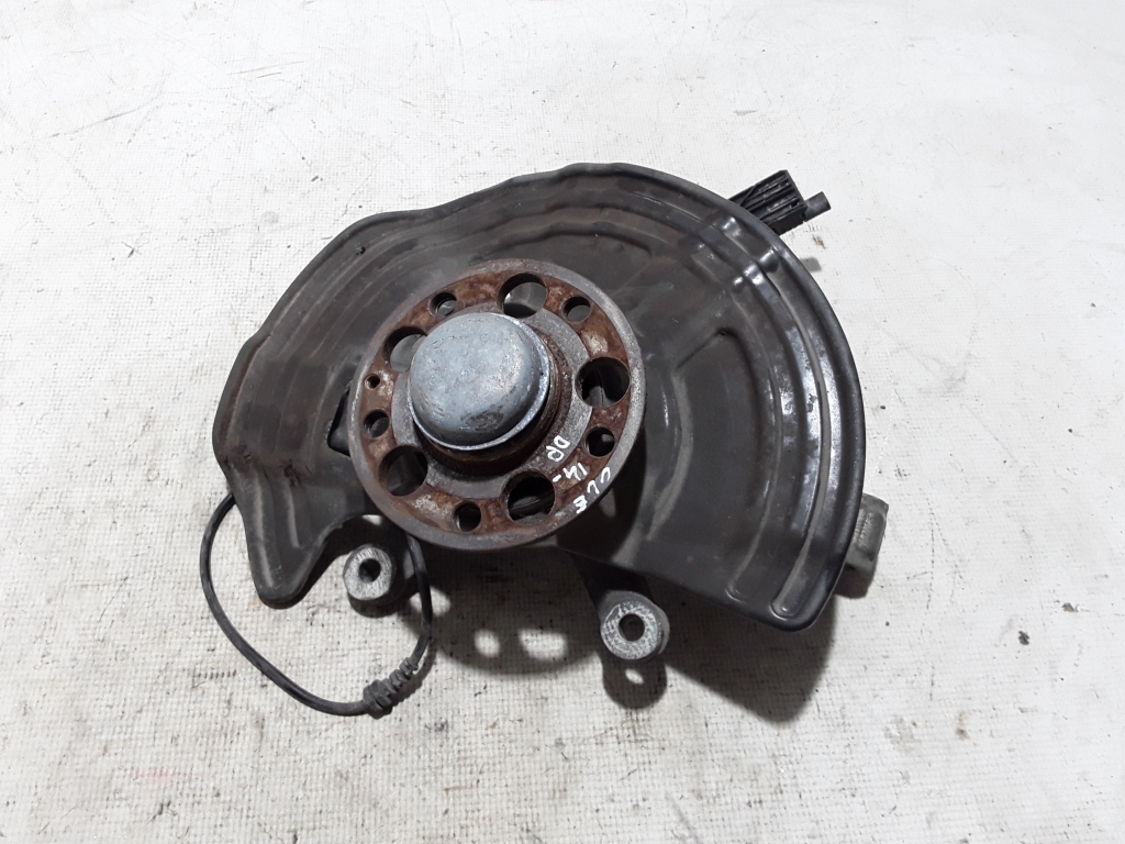 MERCEDES-BENZ CLA-Class C117 (2013-2016) Front Right Wheel Hub A2463320200 21070657