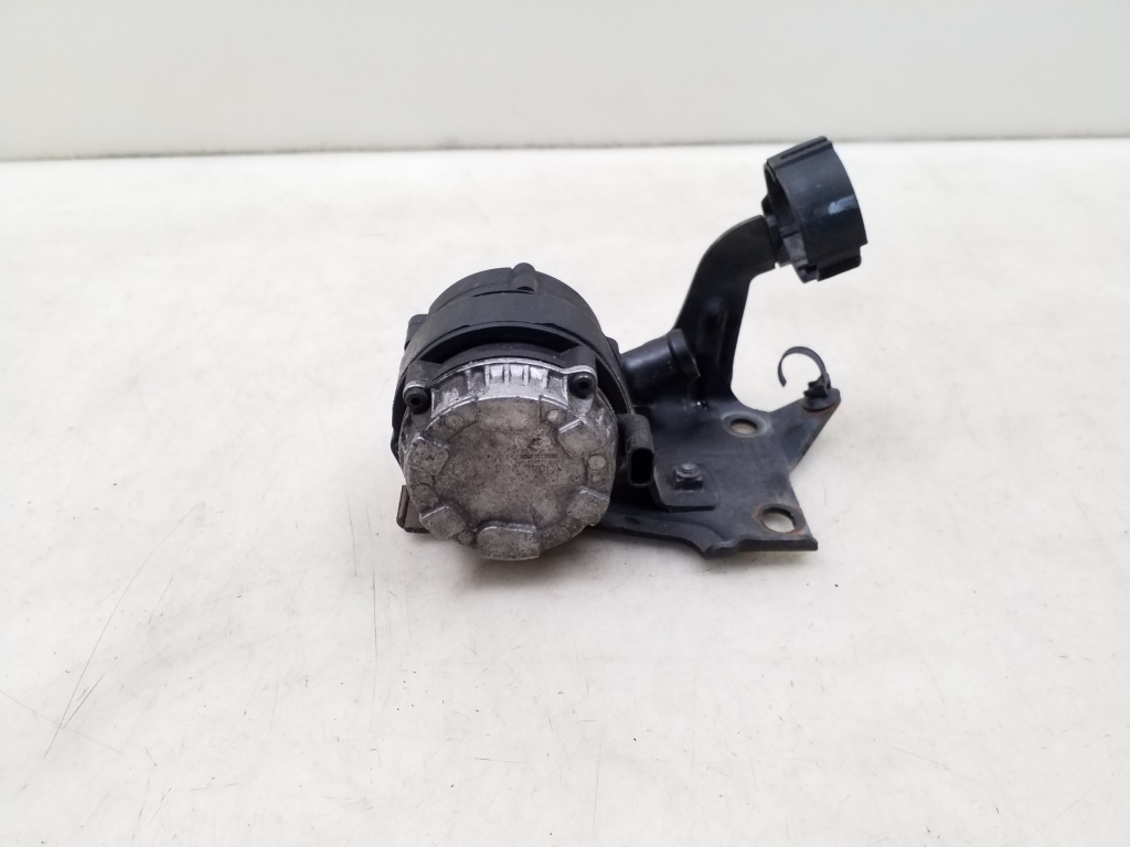 VOLKSWAGEN Passat B8 (2014-2023) Motor de circulație a apei 04L965567A 24977615