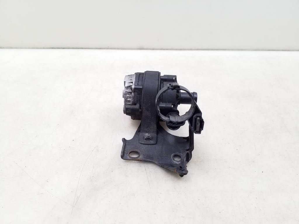 VOLKSWAGEN Passat B8 (2014-2023) Motor de circulație a apei 04L965567A 24977615