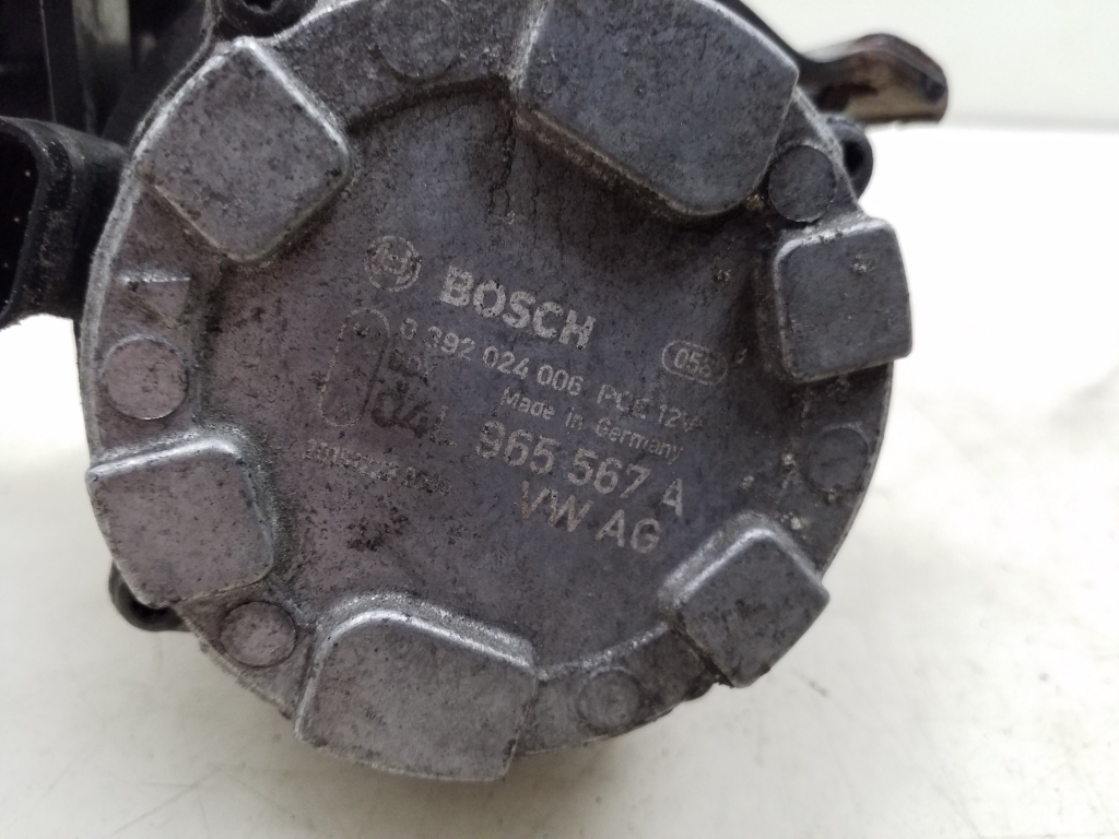 VOLKSWAGEN Passat B8 (2014-2023) Motor de circulație a apei 04L965567A 24977615