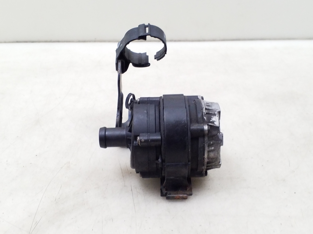 VOLKSWAGEN Passat B8 (2014-2023) Motor de circulație a apei 04L965567A 24977615