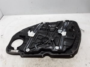 Kia Optima (2015–2026) Front door window regulator 82471D4000 - 3