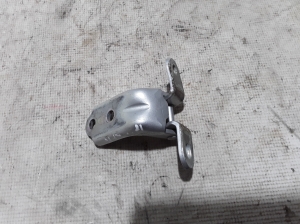 Kia Optima (2015–2026) Front door lower hinge - 2
