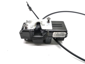 Tesla Model S S (2012–2026) Rear side door lock 6008911-00-D - 3