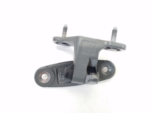 Mercedes Benz E-Class W212 (2009–2015) Front door top hinge A2047201537 - 3