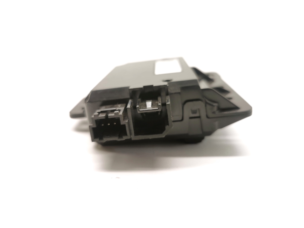 TESLA Model 3 1 generation (2017-2024) Additional Music Player Connectors 1093295-00-A 21239769