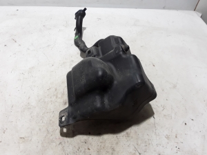  Windscreen washer tank front 