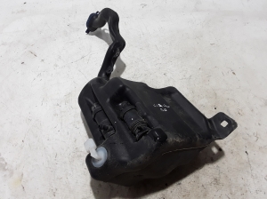  Windscreen washer tank front 