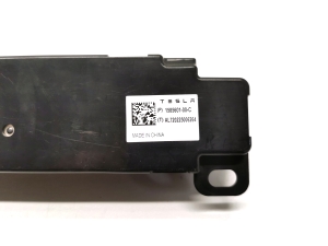 Tesla Model 3 3 (2016–2024) Antenn 1585601-00-C - 2