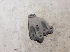  Engine holder 