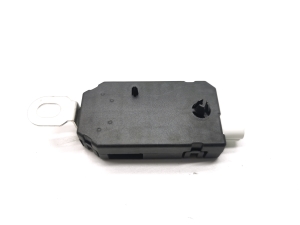 Tesla Model 3 3 (2016–2024) Antenna amplifier 1098046-00-C - 2