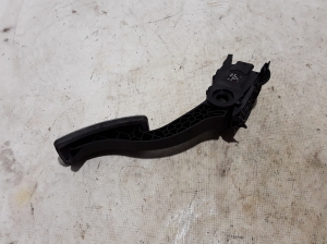 Mercedes Benz CLA-Class W117 (2013–2019) Gaasipedaal A2463001604 - 2