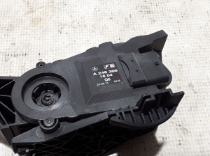 Mercedes Benz CLA-Class W117 (2013–2019) Gaasipedaal A2463001604 - 3
