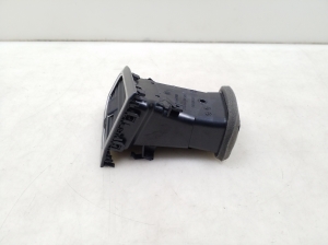 Volkswagen Golf VII (2012–2026) Dashboard air vent grilles 517819703A - 7