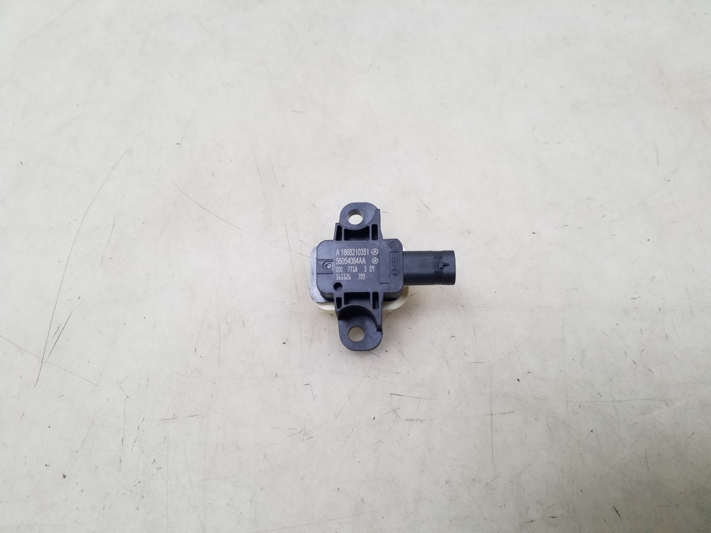 Mercedes Benz A-Class 176 (2012–2018) Airbag sensor A1668210351 Mercedes Benz A-Class 176 (2012–2018) Airbag sensor A1668210351