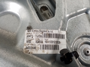 Kia Sportage (2010–2016) Aizmugurējo sānu durvju logu pacēlājs un tā detaļas - 3