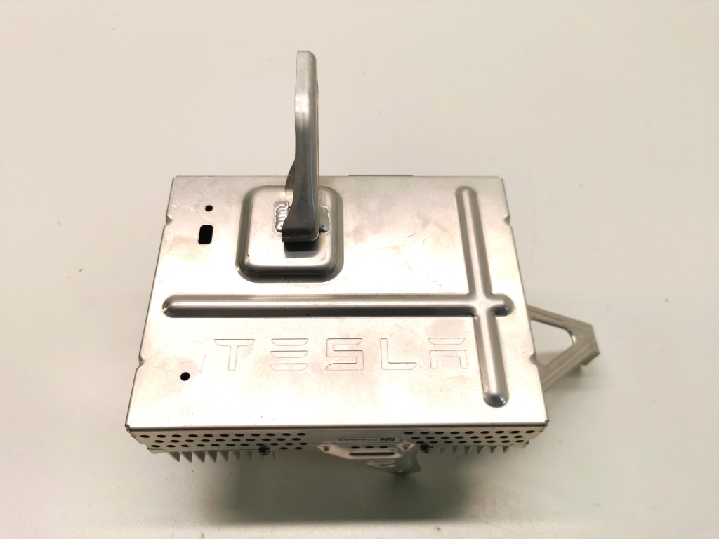 Tesla Model 3 3 (2016–2024) Audio amplifier 1079748-00-E Tesla Model 3 3 (2016–2024) Audio amplifier 1079748-00-E