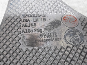 VOLVO S60 III (2018–2026) Tagumine õõtshoob 32246673 - 2