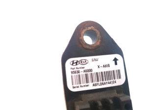 Hyundai i30 (2011–2017) Airbag sensor 95930-A6000 - 2