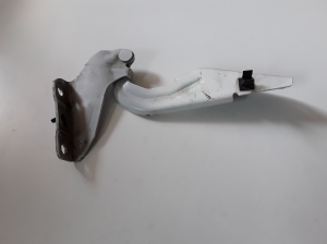  Engine cover hinge 