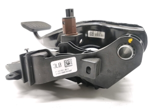 Tesla Model 3 3 (2016–2024) Piduripedaal 1044691-00-D - 3