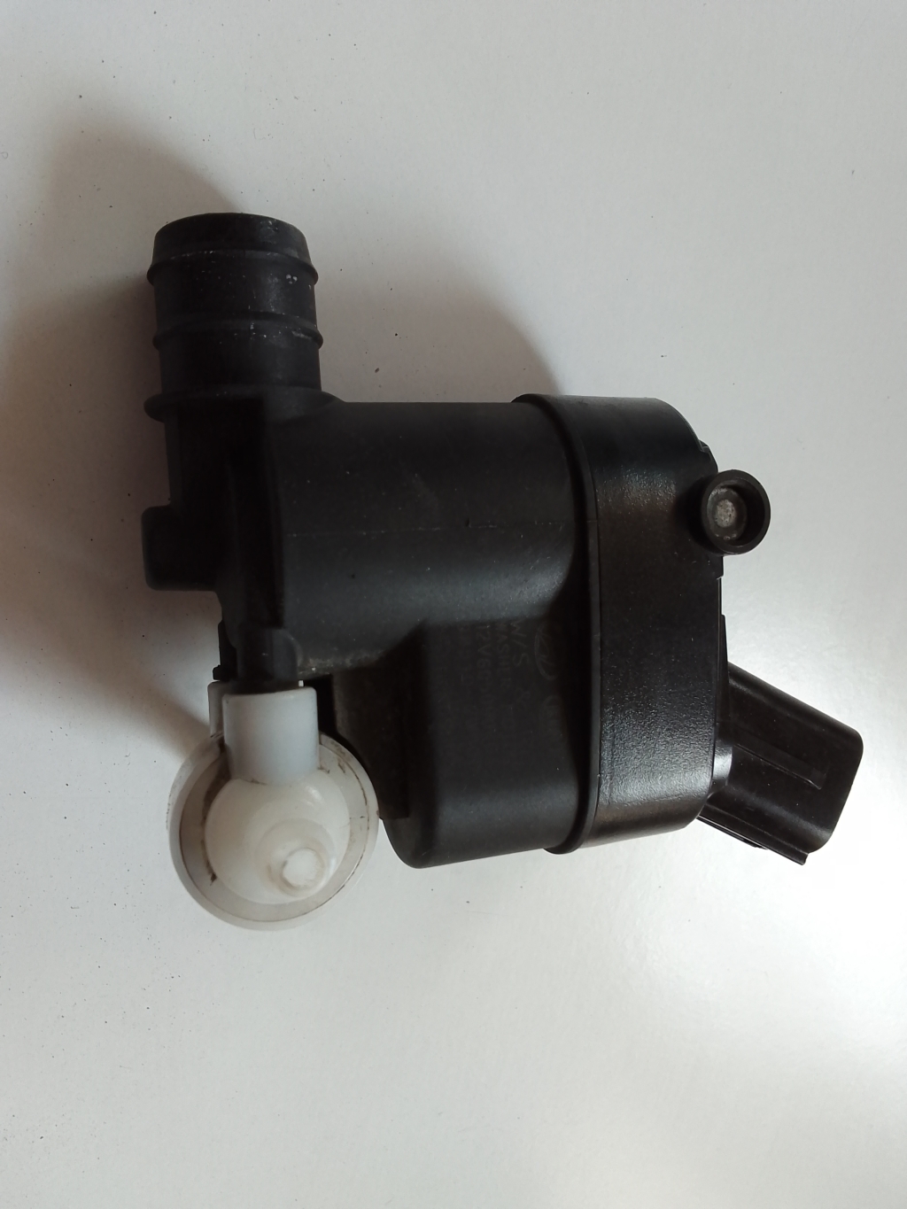 Kia Sportage (2016–2021) Front windshield washer pump 985102W500