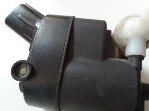 Kia Sportage (2016–2021) Front windshield washer pump 985102W500 - 2