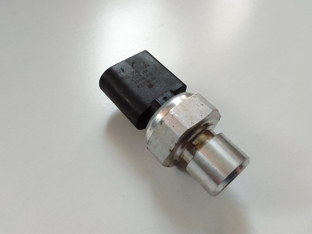 AUDI Q2 (2016–2026) A/C condenser sensor 5Q0959126A AUDI Q2 (2016–2026) A/C condenser sensor 5Q0959126A
