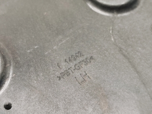 Tesla Model S S (2012–2026) Außenverkleidung der Mittelsäule 1004534-00-B - 2