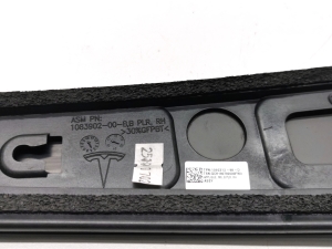 Tesla Model X X (2015–2026) Vidējā statņa ārējā apdare 1083902-00-B - 4