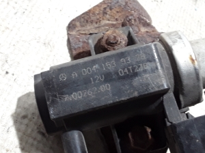 Mercedes Benz Viano 639 (2003–2014) Magnetventil A0041539328 - 3
