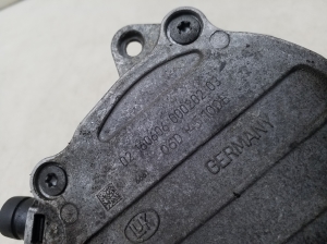 AUDI A4 B6 (2000–2005) Vacuum pump 06D145100E - 2