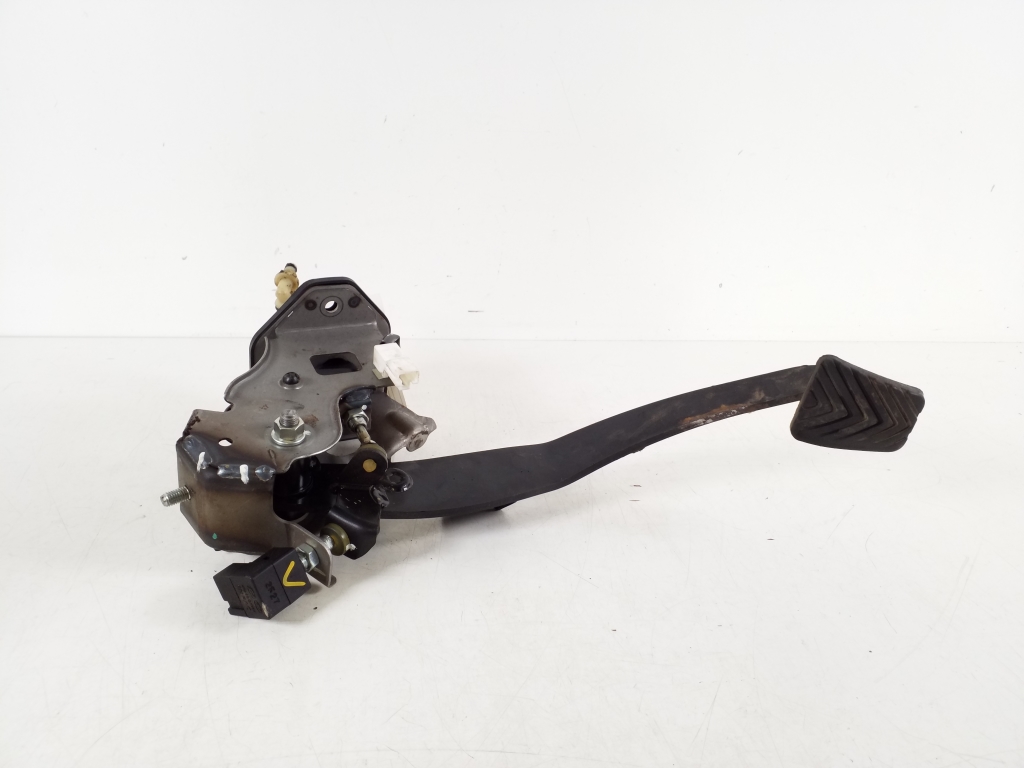 Kia Sportage (2010–2016) Clutch pedal 32802-2S910 Kia Sportage (2010–2016) Clutch pedal 32802-2S910