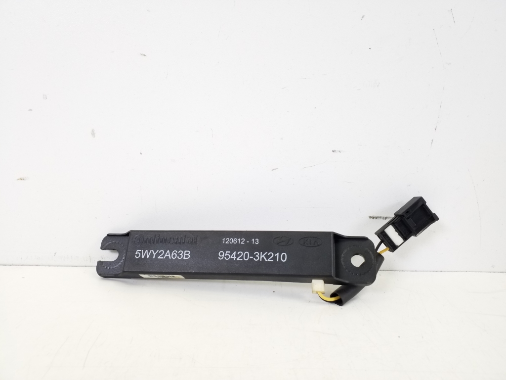 Kia Sportage (2010–2016) Antenna amplifier 954203K210