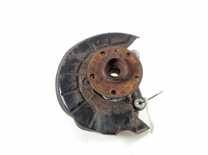 Front wheel hub - 