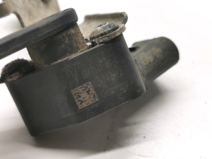 Tesla Model 3 3 (2016–2024) Sensor an der Hinterradnabe 1044971-00-C - 2