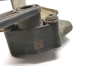 Tesla Model 3 3 (2016–2024) Andur tagumisel rummul 1044971-00-C - 3