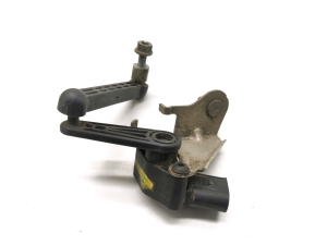 Tesla Model 3 3 (2016–2024) Andur tagumisel rummul 1044971-00-C - 3